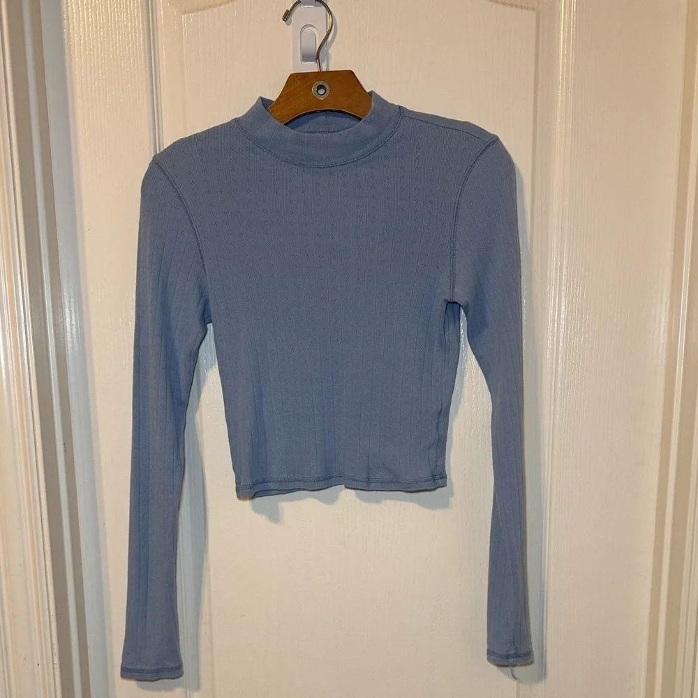 American Eagle Light Blue Pointelle Mock Neck Crop Long Sleeve Size Medium EUC